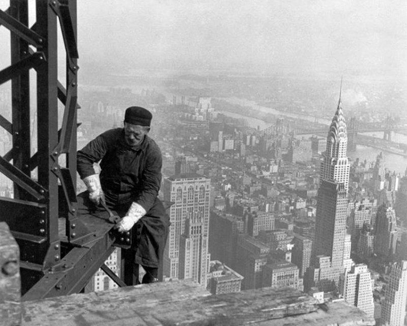 13 - Working-on-the-Empire-State-Building-1930