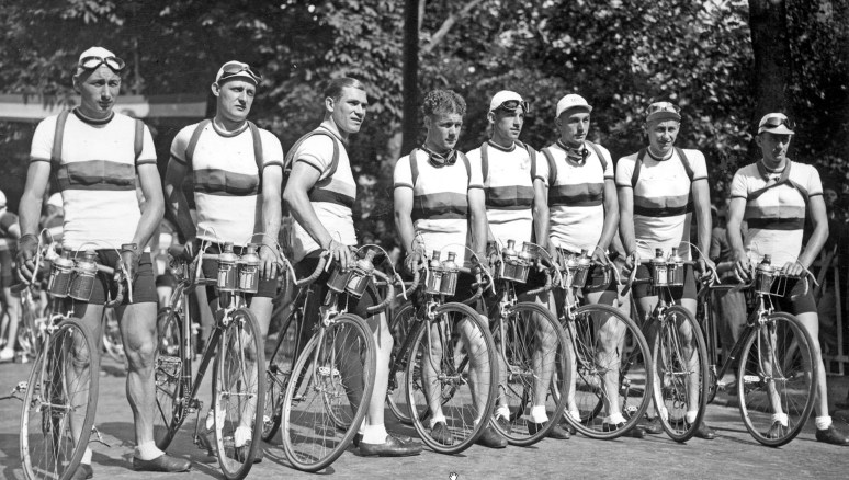 012a Nederlandse Tourploeg 1939 met Huub Sijen en Andre de Korver