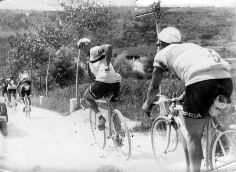 02 - Guerra watching Camusso