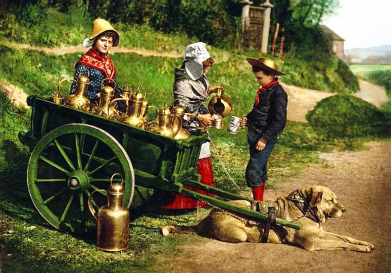 19 - Belgian-peddlers-selling-milk-ca.-1900