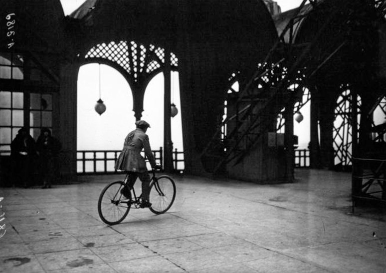 23 - Cycling-down-the-Eiffel-Tower-1932a