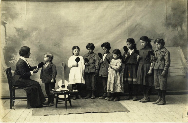 school-of-the-deaf-1900-anatolia-collge-merzifon-mevr-derkaloustian