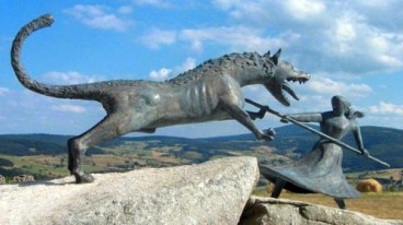 Het beest van Gevaudan 8 - standbeeld in Auvers