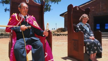 Prince Leonard Casley en Princess Shirley Casley