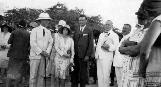 1 - Bram Rutgens met echtpaar Lindbergh, 1929